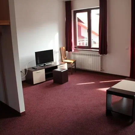 White House 4*
