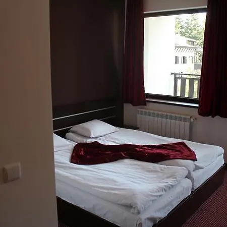 White House 4*